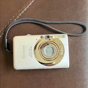 Canon IXUS 95 IS Gold and Silver Digital Camera